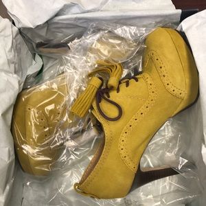 Tommy Hilfiger yellow suede Brinley shoes